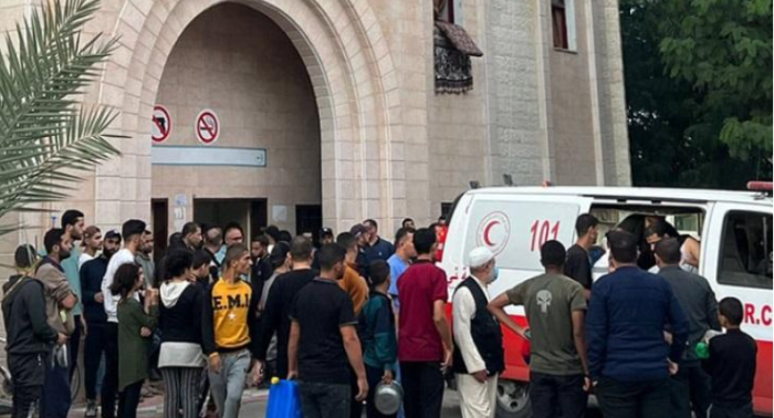 بالفيديو  ..  لحظة اعتقال قوات الاحتلال لجريح من مخيم طولكرم من داخل مركبة إسعاف في ساحة مستشفى ثابت ثابت بطولكرم"