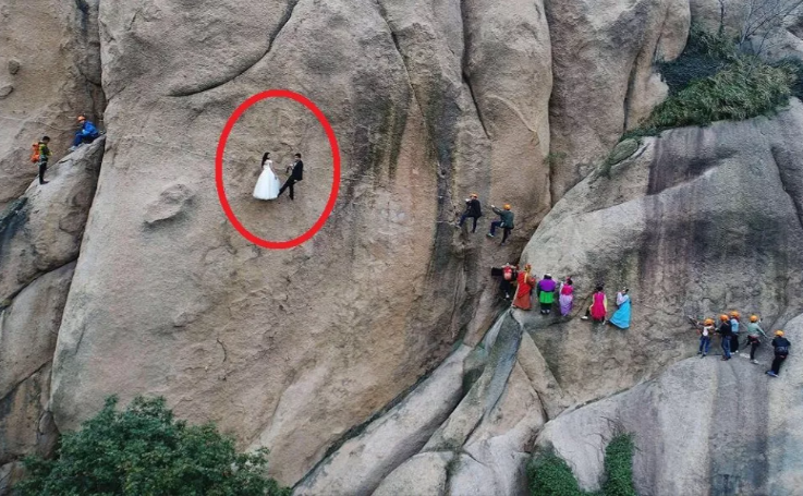 مفاجأة صدمته ..  امرأة تنشر إعلانا لتوظيف "عشيقات" لزوجها