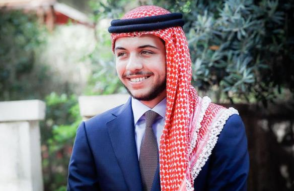 ولي العهد يزور المسجد الحسيني
