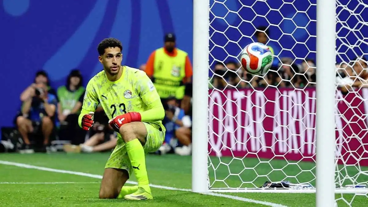 بعد تألقه في كأس العالم ..  4 أندية إسبانية تطلب مصطفى شوبير 