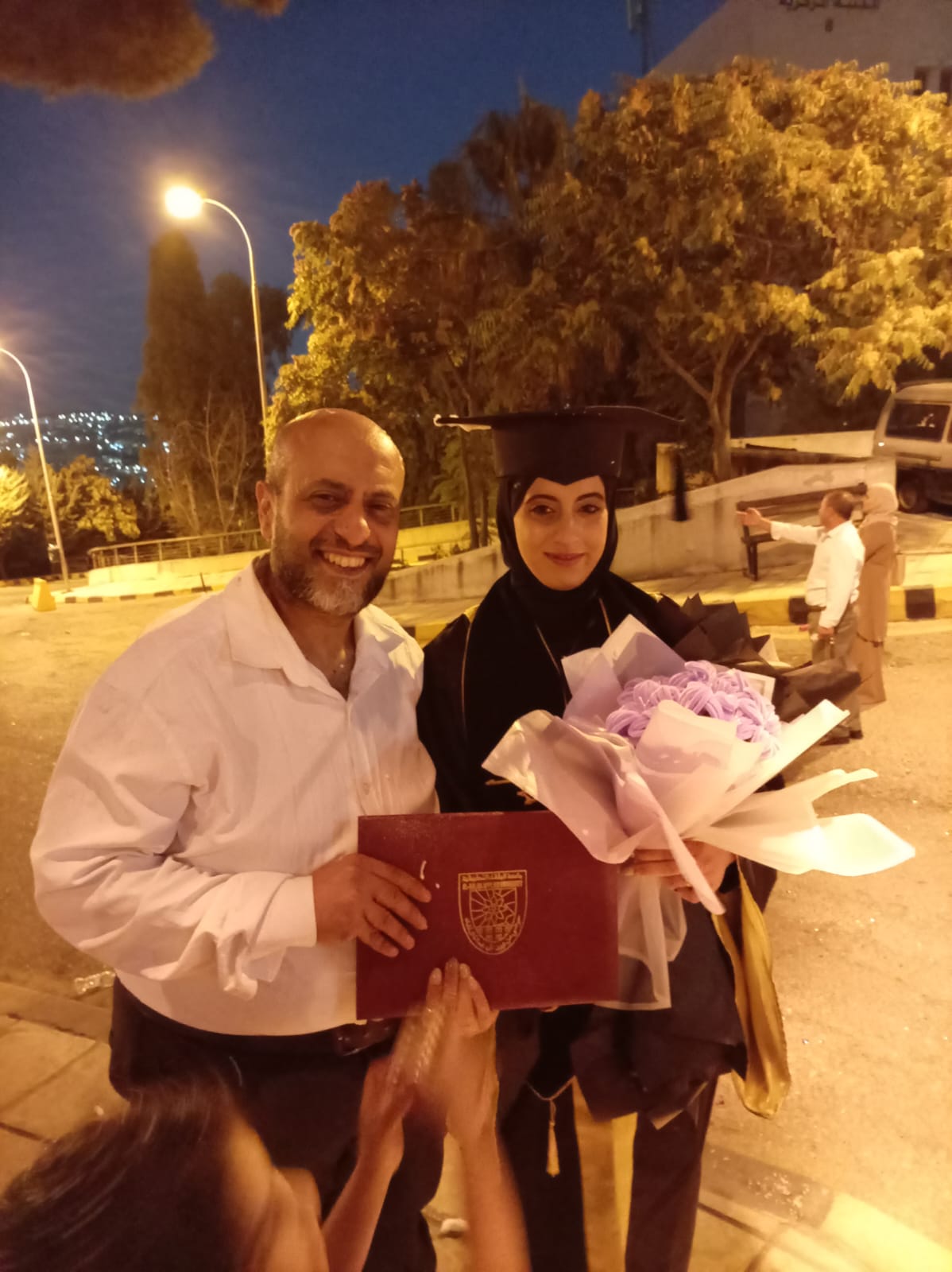 السيد تامر الجوهري يهنئ ابنته لين بمناسبة تخرجها من جامعة البلقاء التطبيقية