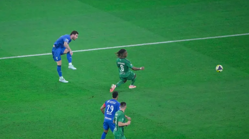 كأس الملك ..  الهلال يقصي الأهلي ويلاقي الخلود في النهائي