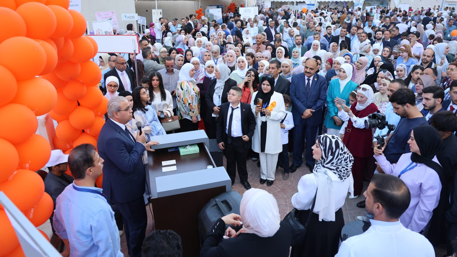 البدور: بعثات لأبناء موظفي الصحة ..  ومخاطبات لتخصيص أراضي في مدينة عمرة