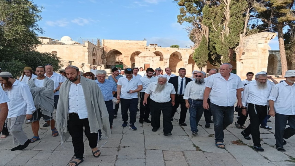 مئات المستوطنين يقتحمون المسجد الأقصى في خامس أيام عيد "العرش" اليهودي