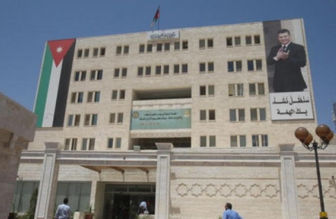  "الخدمة المدنية":  التقاعدات الأخيرة أفرزت اختلالات في الصف الأول ..  تفاصيل 