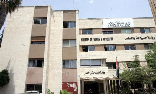 السياحة: أشد العقوبات بحق المنشآت المخالفة للبروتوكولات الصحية