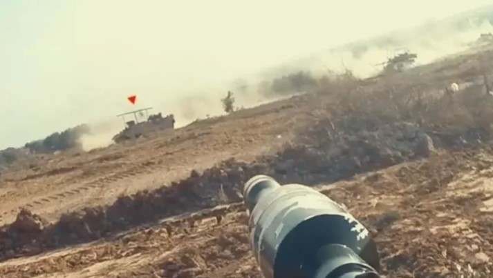  كتائب القسام تستهدف دبابة ميركافا إسرائيلية بقذيفة الياسين 105