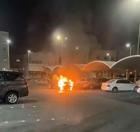 حريق يلتهم مركبتين في مواقف بالجهراء
