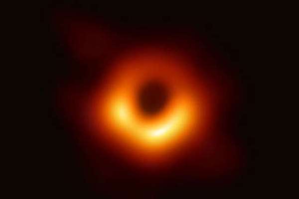 شاهد نشر أول صورة في التاريخ لـ"الثقب الأسود"