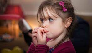 ما هو علاج قضم الأظافر عند الأطفال؟