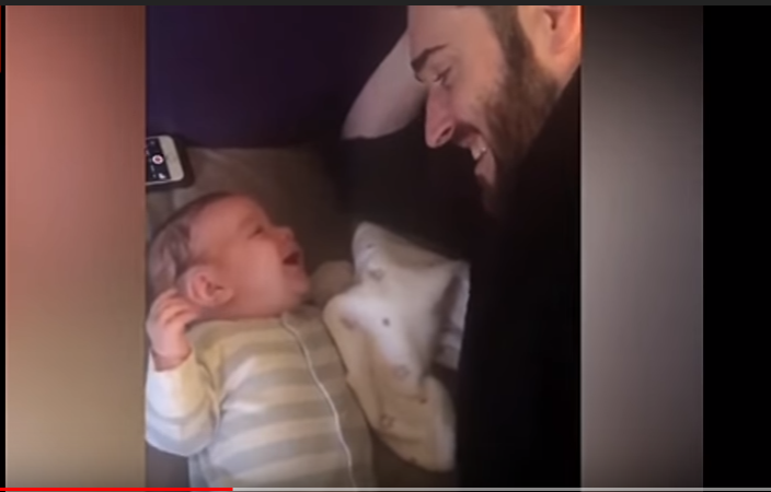 بالفيديو  :طفل عمره 3 أشهر ينطق كلمة "مرحبا "
