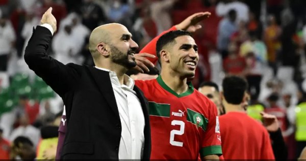 أول تعليق لمدرب "أسود الأطلس" بعد الإنجاز التاريخي