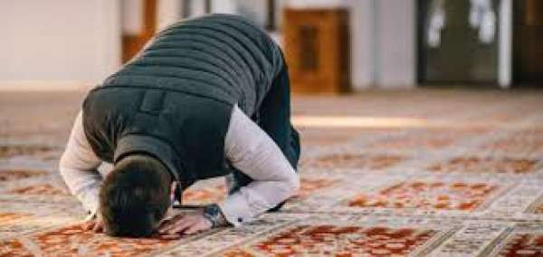 مفتي مصر السابق علي جمعة يوضح (18) ركنًا للصلاة تعرف عليها