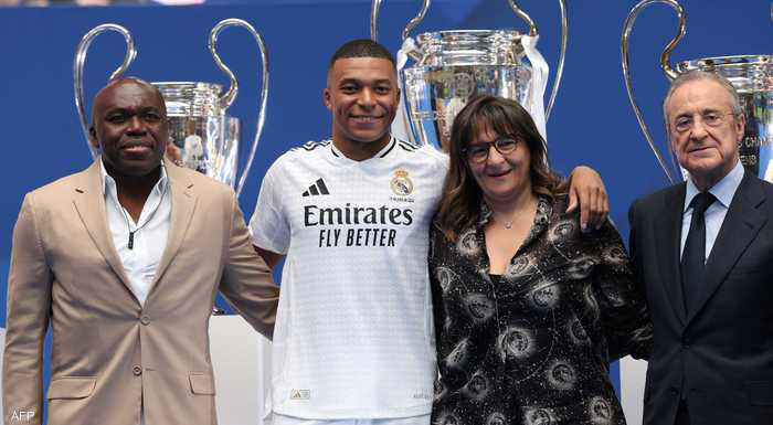 مفاجأة ..  والدة مبابي تكسب أكثر من 8 لاعبين في ريال مدريد