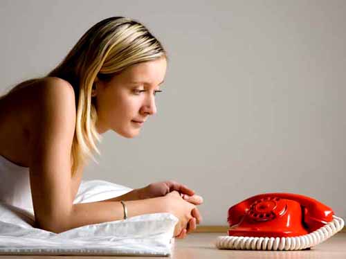 اكتشفي بماذا يكذب الرجل في فترة الخطوبة؟!