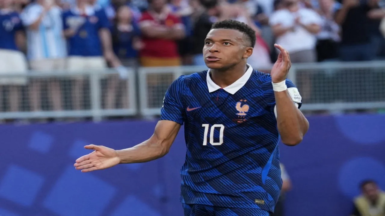 مبابي يغيب عن جزء من تدريب فرنسا