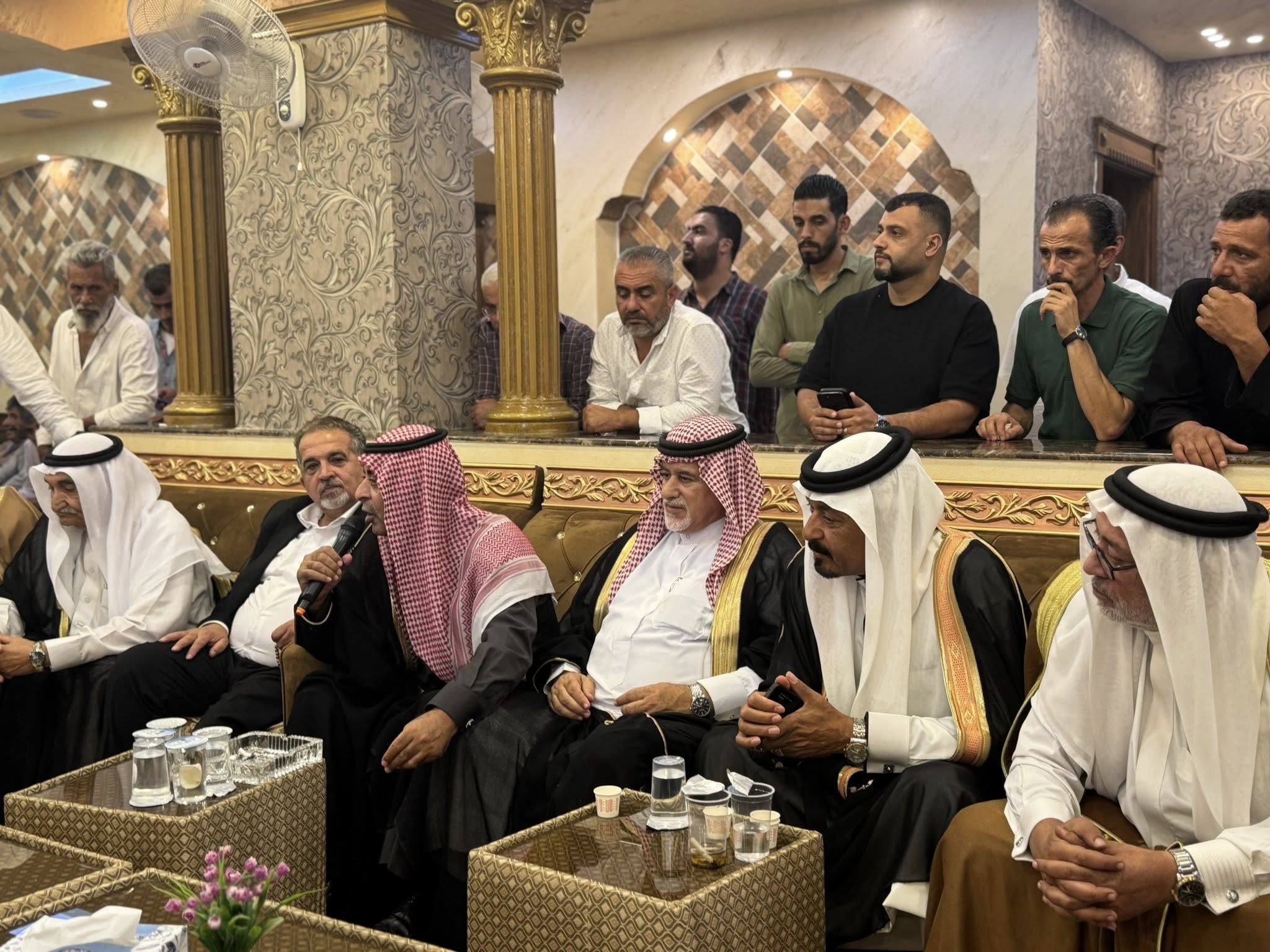 بالصور ..  عشيرة حمدان تمنح عطوة عشائرية إثر حادثة شروع بالقتل 