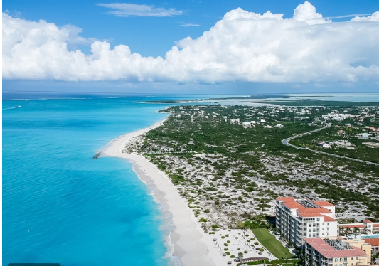 ملاذات ساحلية دافئة: وجهات مثالية للهروب من برد الشتاء