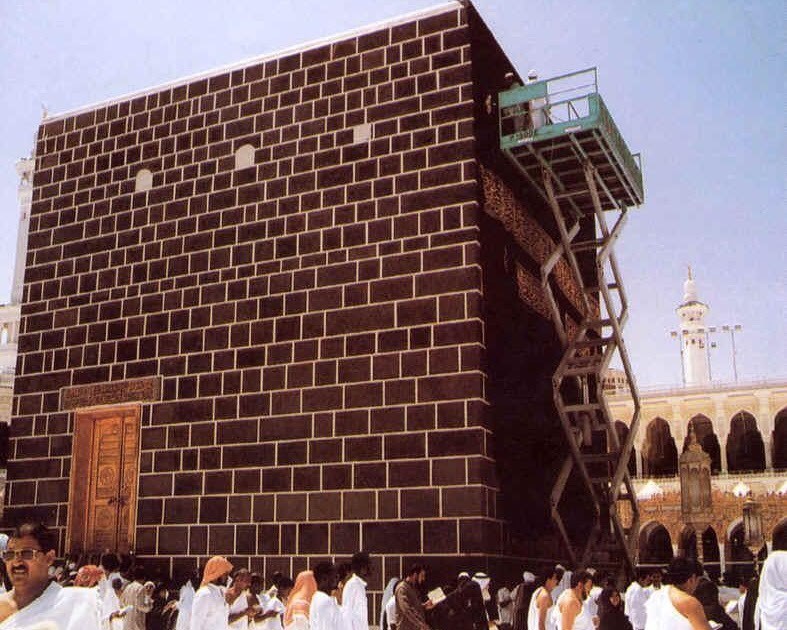 صورة نادرة ..  شاهد الكعبة المشرفة بدون كسوتها