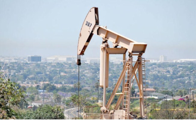 النفط يتراجع لليوم الخامس في ظل تنامي الصادرات