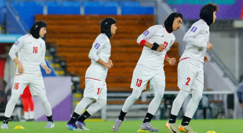 بعد مطالبة ترامب ..  أستراليا تمنح 5 لاعبات إيرانيات حق اللجوء