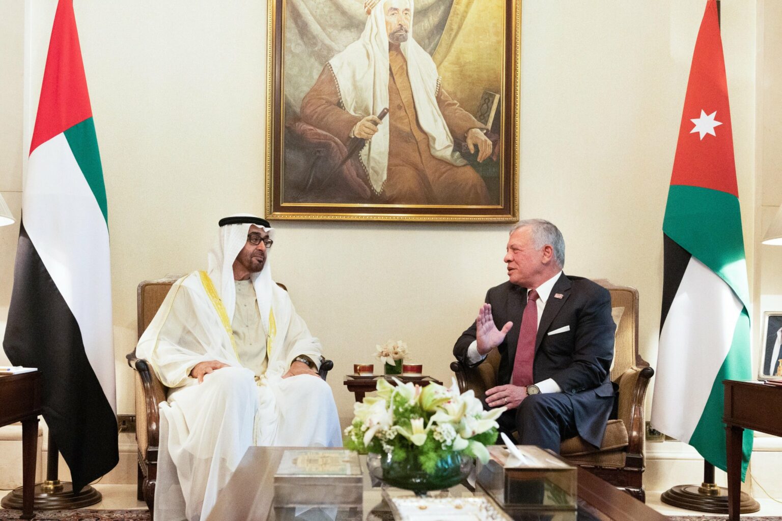 الملك ورئيس دولة الإمارات يجريان مباحثات في عمان