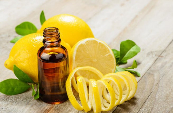 فوائد زيت الليمون كمهدئ وطارد للغازات