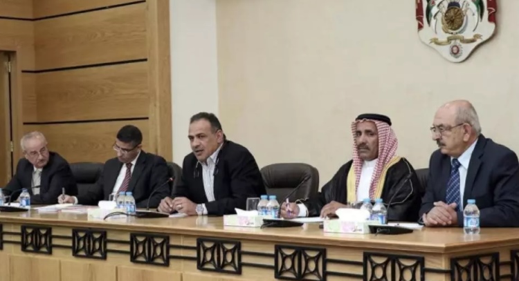 "تربية النواب" تدعو الى استقرار قرارات التعليم العالي وهيئة الاعتماد