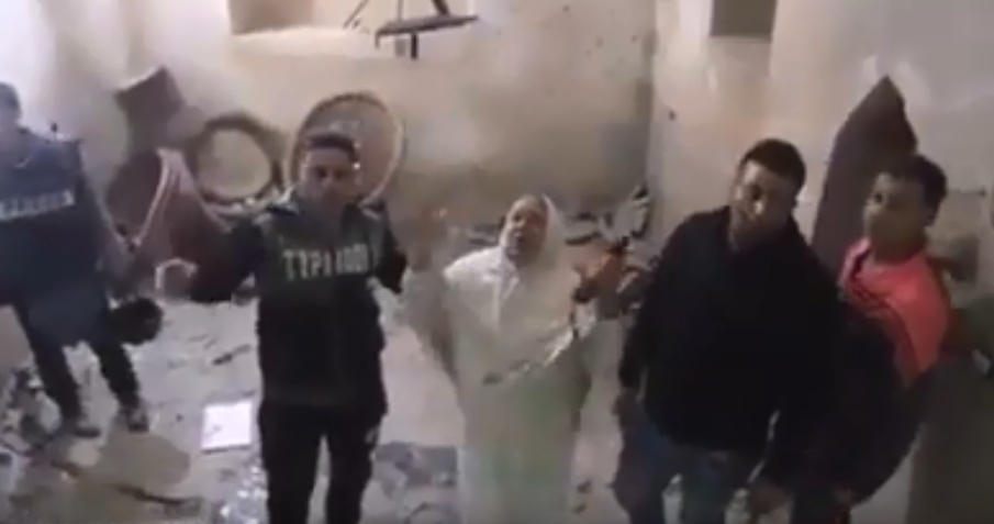 بالفيديو ..  صاحبة المنزل الذي احتضن الشهيد أبو ليلى " الله ع الجواسيس"