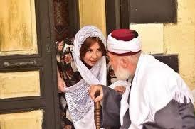 بالفيديو :مشهد يجمع الشيخ عبد العليم مع أم بشير في “باب الحارة” يحدث ضجة بين الجمهور 