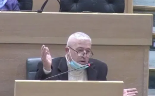 النائب الطراونة يطالب الحكومة بوضع "النواب" بحيثيات التعديل الوزاري