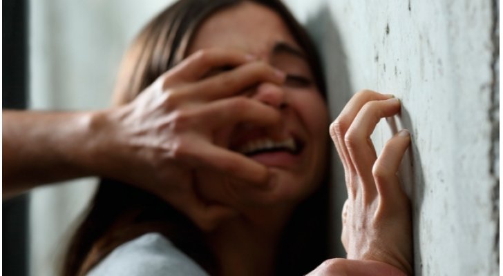 جريمة اغتصاب تهز الإمارات بعد نشر الجناه فعلتهم على مواقع التواصل الاجتماعي