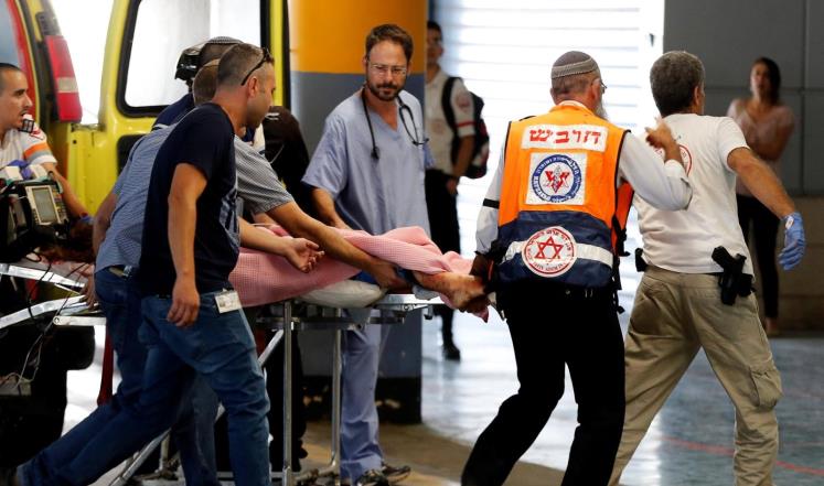 استشهاد فلسطيني واصابة اسرائيليين بجراح خطيرة بتنفيذ عملية طعن في تل ابيب
