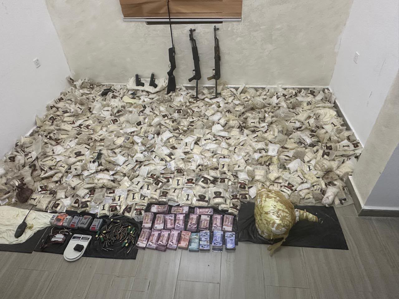 القبض على مطلوب خطر وضبط 2 مليون حبة كبتاجون بعملية أمنية في الرويشد