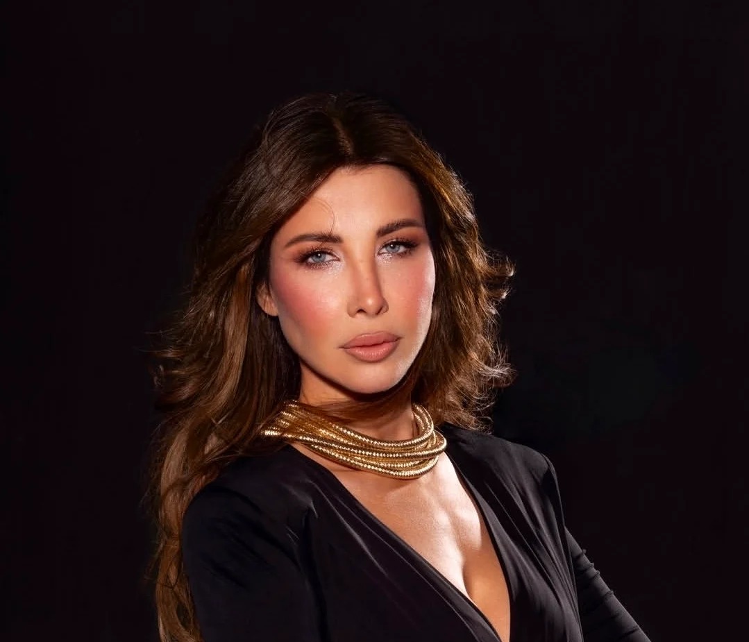 نانسي عجرم تتصدّر الترند بفيديو ترويجي عفوي ..  إطلالة كاجوال ورسالة مؤثرة