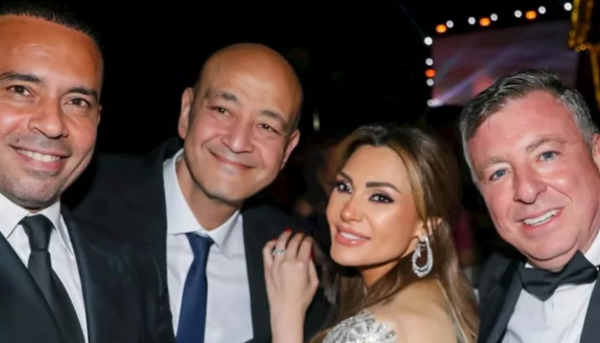 بفستان بـ520 ألف جنيه ..  دينا طلعت عروس عمرو أديب تخطف الانظار