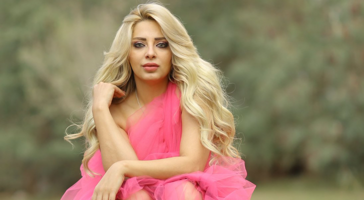 مي حلمي تنشر صورة وفيديو مع النجم الكرواتي راكيتتش