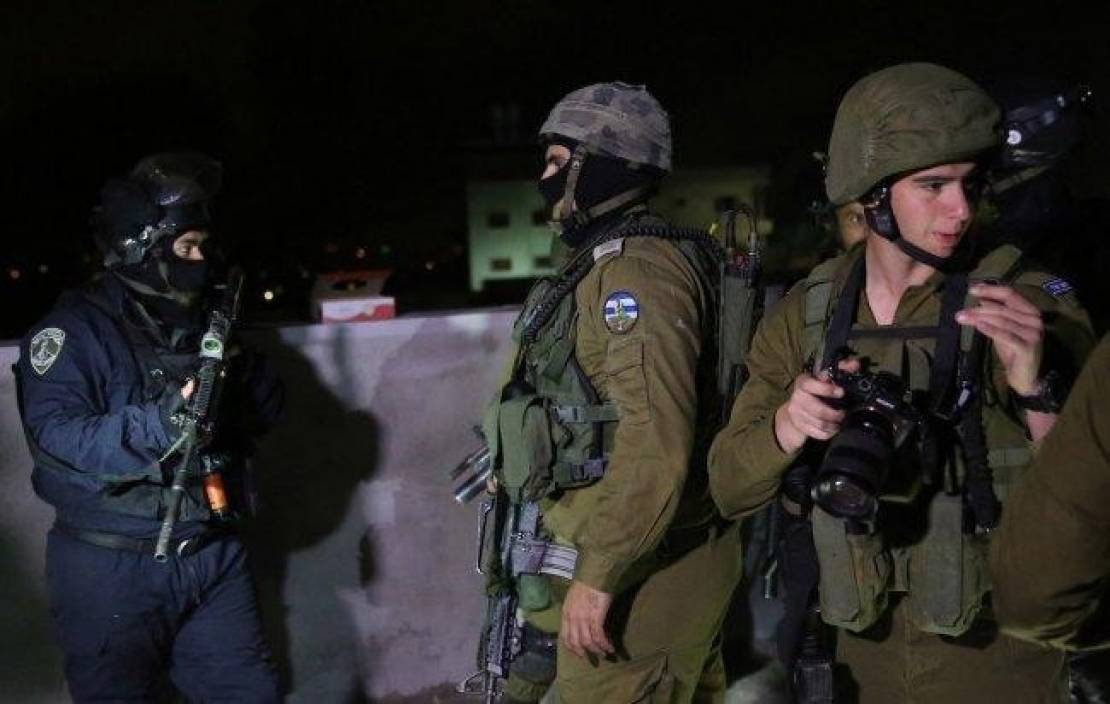 جيش الاحتلال يعتقل أربعة فلسطينيين من الضفة المحتلة