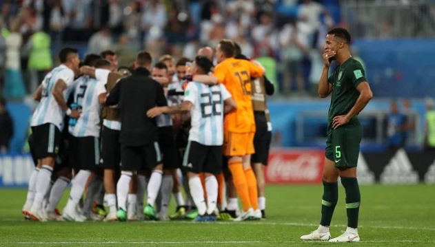 هل ظُلم منتخب نيجيريا تحكيميًا في مباراة الأرجنتين؟ ..  خبير تحكيمي يوضح