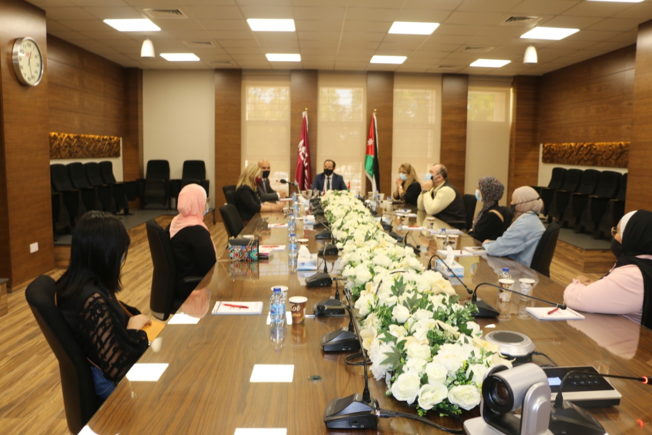 جامعة الشرق الأوسط تكرم أوائل الثانوية العامة بمنح دراسية