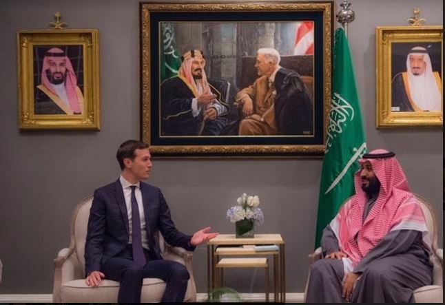 ما قصة الصورة التي ظهرت خلف محمد بن سلمان وكوشنر؟
