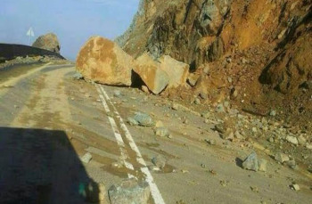 انهيار صخري على طريق جرش عمان واصابة شرطي