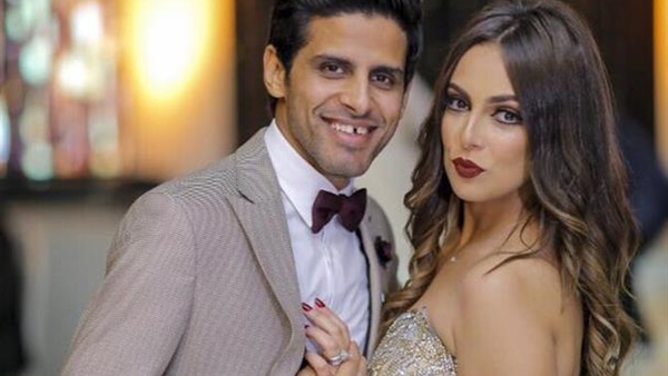 الفنانة المصرية إسراء عبد الفتاح تعلن حملها بصورة من أمام الكعبة