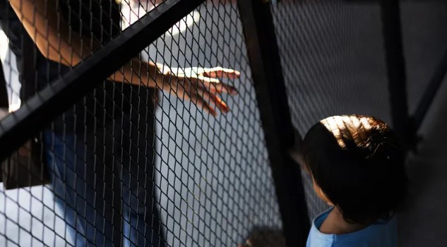 "صائدو المتحرشين بالأطفال" ..  مجموعات تنتقم بنفسها من المجرمين