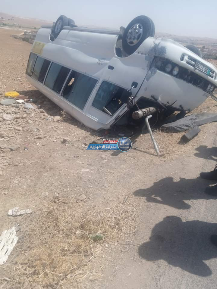12 اصابة بحادث تدهور باص على طريق بلعما ..  صور 