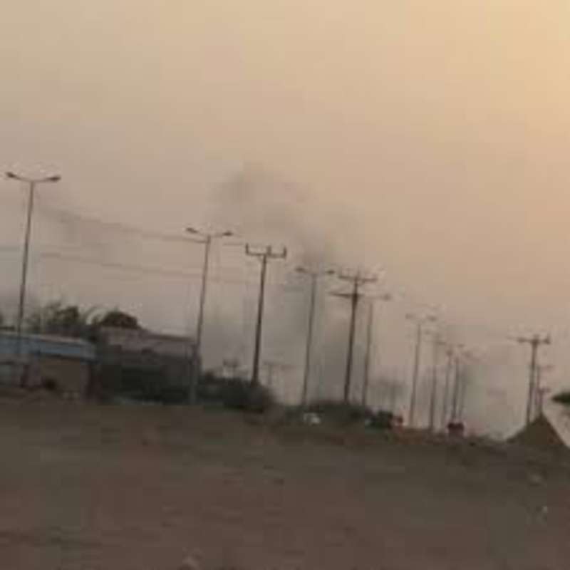 الطوال ..  سقوط مقذوفات حوثية من الأراضي اليمنية يصيب عمالة باكستانية