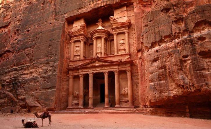إشادة ألمانية بخدمات البترا السياحية