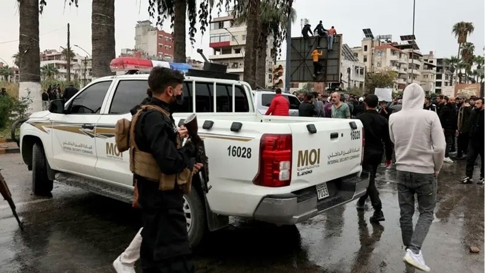 سوريا: اعتقالات واسعة في اللاذقية وطرطوس بعد أعمال عنف وحظر تجوّل