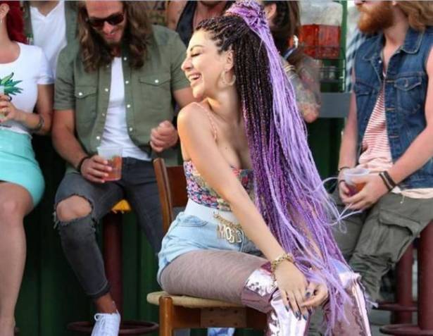 بالفيديو .. تعرف على ثمن حذاء ميريام فارس الزهريّ