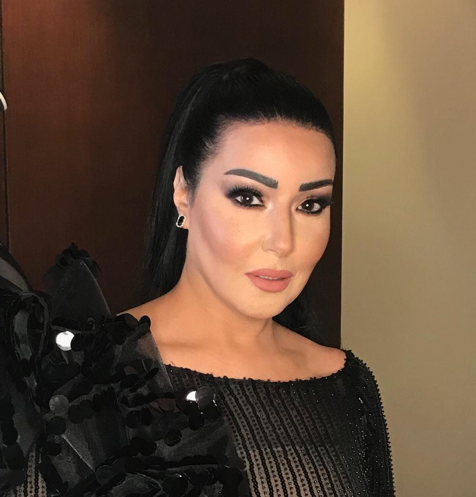 بالصور  .. الفنانة سمية خشاب تروي لسرايا لحظة تكريمها في سوريا